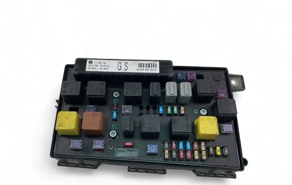 Opel Zafira B Fuse module 13206746
