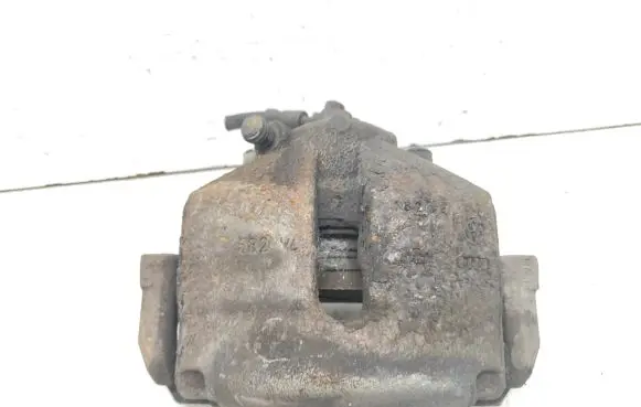 Volkswagen Golf Plus Front brake caliper
