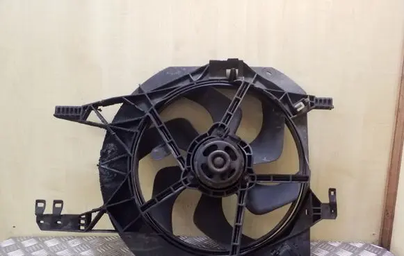Renault Trafic II (X83) Radiator cooling fan shroud 8200662039 93859270 1831248000