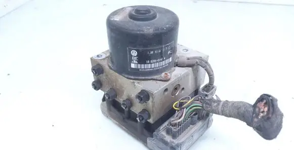 Volkswagen Golf IV ABS Pump 1J0907379G 1J0614117C