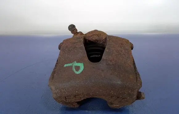 Volkswagen Golf IV Front brake caliper