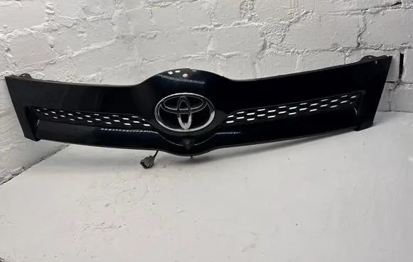 Toyota Corolla Verso AR10 Front bumper upper radiator grill 8679064020 209582