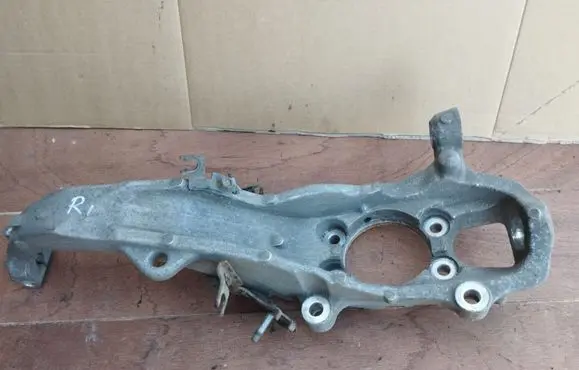 Infiniti EX Front wheel hub spindle knuckle
