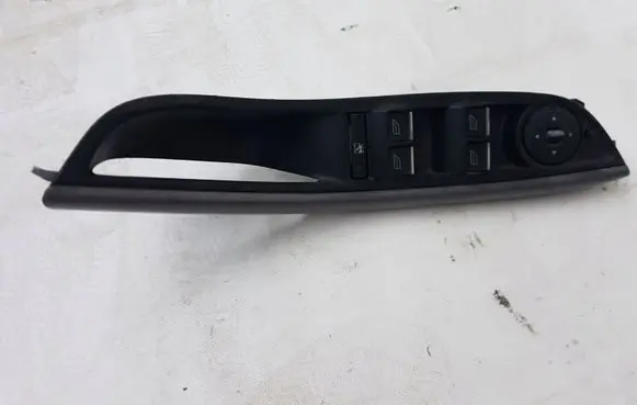 Ford Focus Electric window control switch AM5T14A132