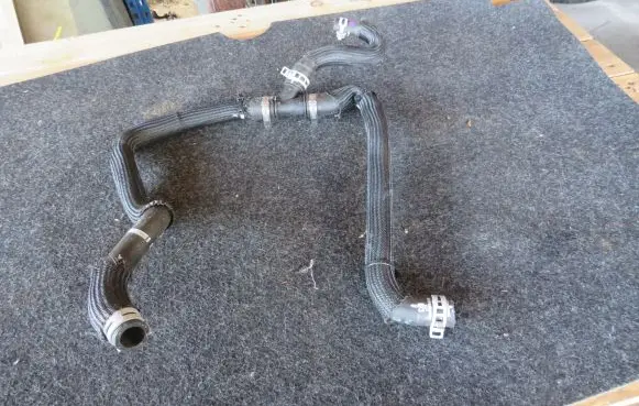 Renault Espace V (RFC) Engine coolant pipe/hose 217412695R