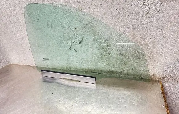 Opel Corsa B Front door window glass four-door DOT36AS2M129 43R000981 90388830