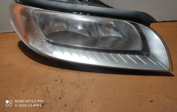 Volvo V70 Headlight/headlamp 31214352
