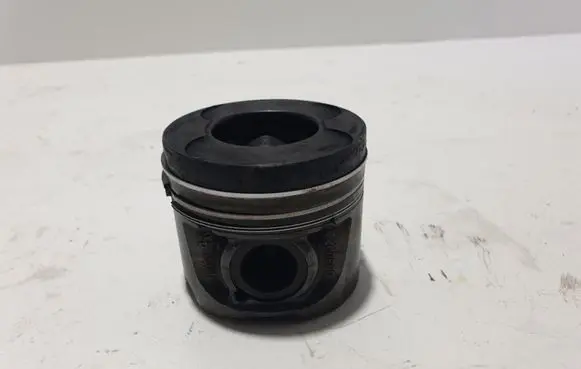 Mercedes-Benz C W204 Piston 0830923