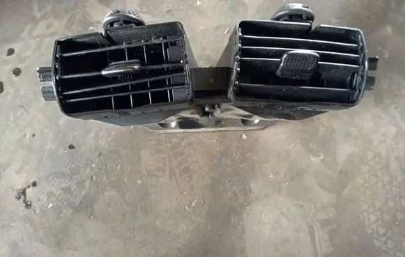 Mercedes-Benz A W168 Dash center air vent grill 1688300054