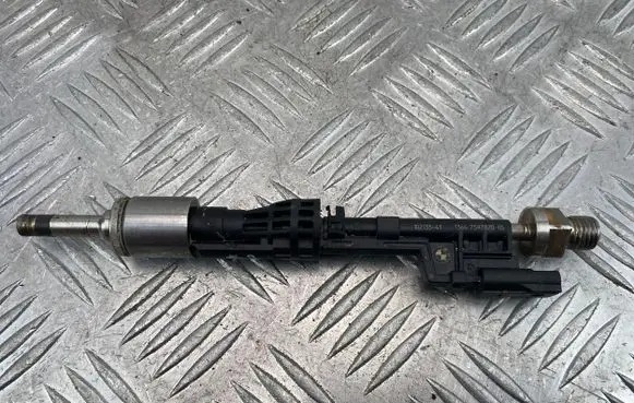 BMW 5 F10 F11 Fuel injector 7597870 10213541