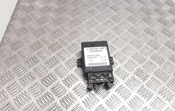 Mercedes-Benz E W211 Air suspension control unit module (rear) A2515450016 A2C53193725