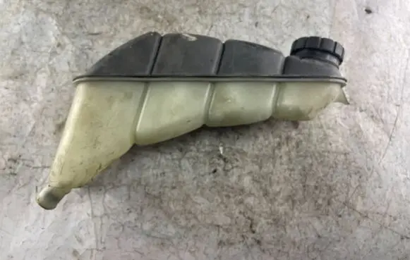 Mercedes-Benz E W210 Coolant expansion tank/reservoir 2105000349