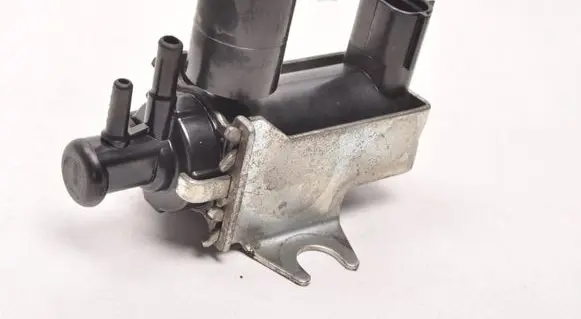 Subaru Legacy Valve vacuum 14471AA220