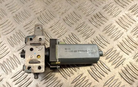 Mercedes-Benz S W221 Seat adjustment motor 0390203255