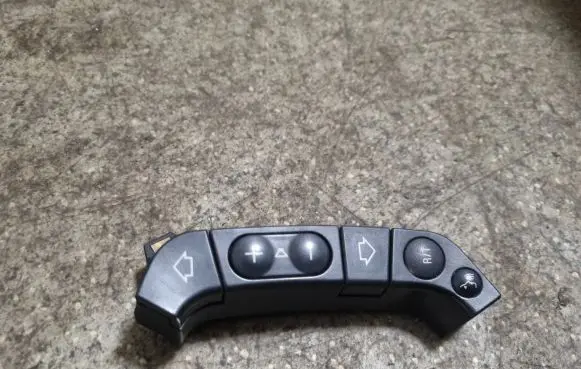 BMW 5 E39 Steering wheel buttons/switches 6903396 03740301