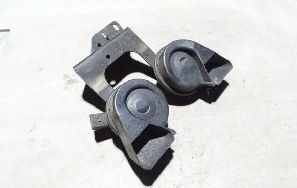 Audi A6 S6 C6 4F Horn signal 4F0951221A