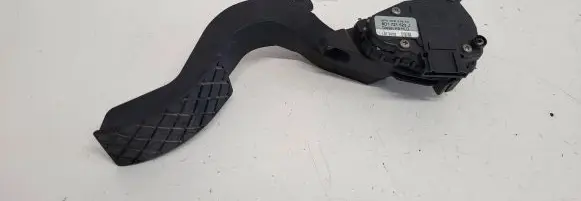 Volkswagen PASSAT B5.5 Accelerator throttle pedal 8D1721523J 1013403 6PV00837603