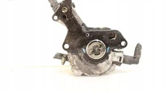 Volkswagen Touran I Vacuum pump 038145215