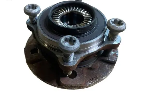BMW 2 F45 Front wheel hub 6874444