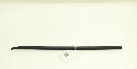 Porsche Cayenne (92A) Rubber seal front door window/glass 7P5837521A