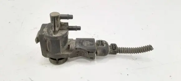 Volkswagen Golf IV Turbo solenoid valve 1J0008283C