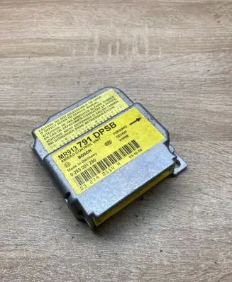 Mitsubishi Carisma Airbag control unit/module MR913791 0285001290