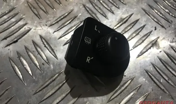 Volkswagen PASSAT B5 Wing mirror switch