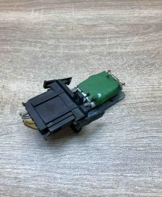 Volkswagen Golf III Heater blower motor/fan resistor 1H0959263 881055650