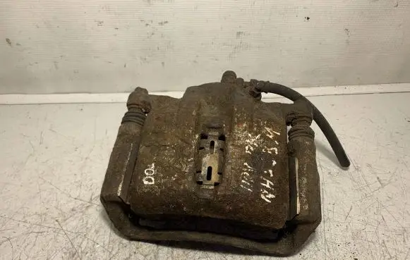 Honda HR-V Front brake caliper