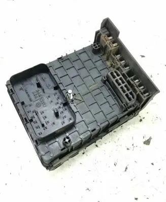 Volkswagen PASSAT B6 Fuse box set 3C0937125 63592777