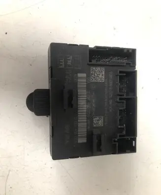 Volkswagen PASSAT B8 Door control unit/module 5Q0959393D