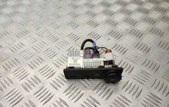 Jaguar XF X260 USB socket connector JPLA19E110BB