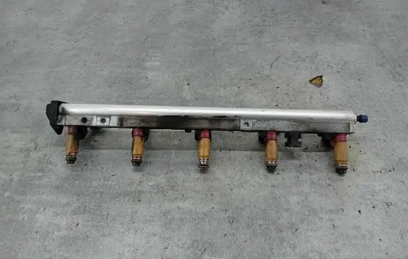 Volvo V50 Fuel main line pipe 8699448