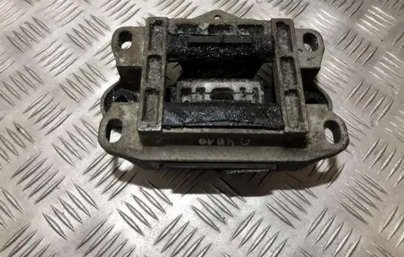 Ford Mondeo Mk III Engine mount bracket 1x437m122