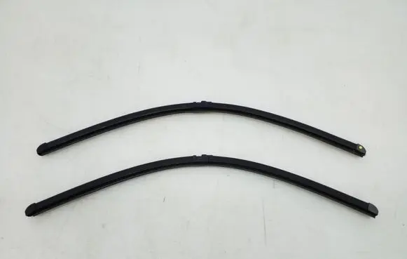 Mercedes-Benz CLS C219 Front wiper blade arm A2118202945