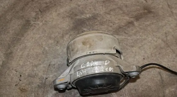 Mercedes-Benz C AMG W204 Engine mount bracket A2042404117