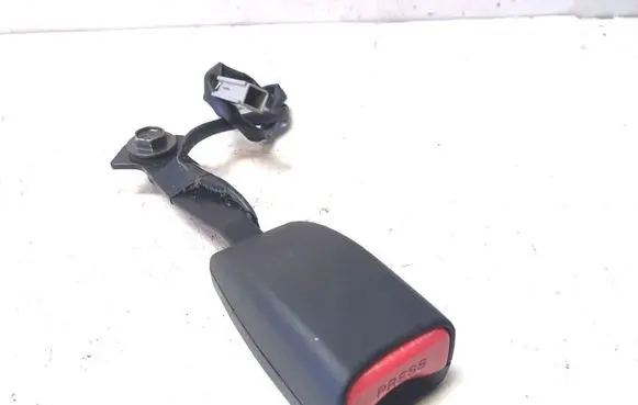 Mazda 5 Front seatbelt buckle 