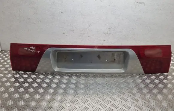 Seat Alhambra (Mk1) Rear light center trim bar blend 