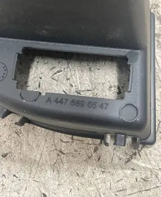 Mercedes-Benz V Class W447 Radio/GPS head unit trim A4476890547