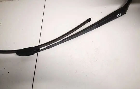 Front wiper blade arm