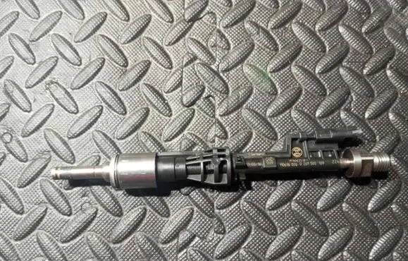 BMW 5 F10 F11 Fuel injector 13647597870 7597870