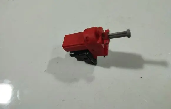 Ford Mondeo Mk III Brake pedal sensor switch 