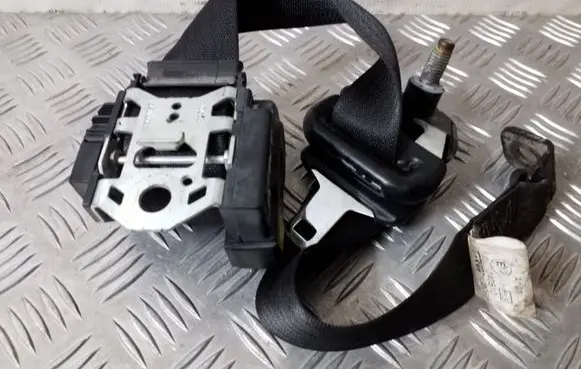Jeep Cherokee III KJ Rear seatbelt
