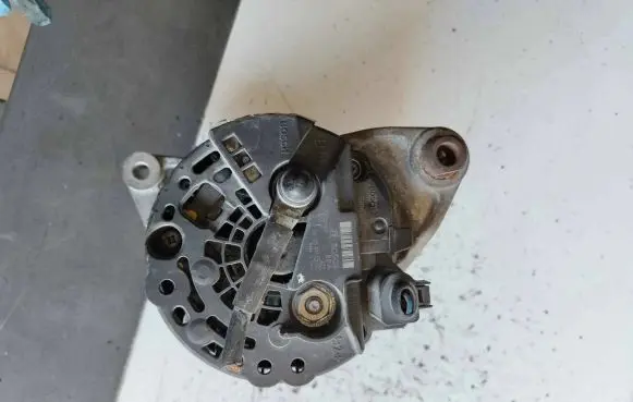 Audi A4 S4 B5 8D Generator/alternator 0124325017