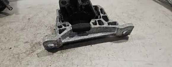 Ford Focus Engine mount bracket CV616F012EB 123491525
