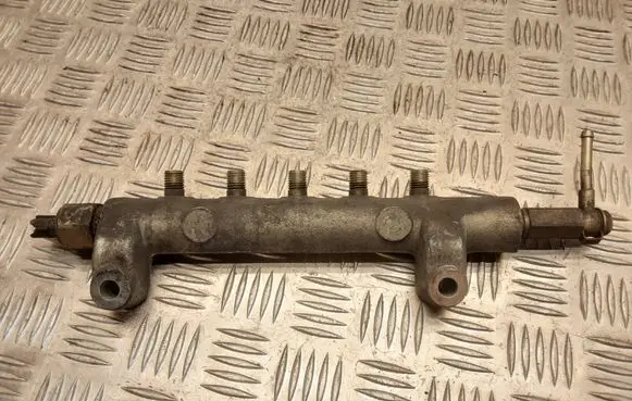 Nissan X-Trail T30 Fuel main line pipe