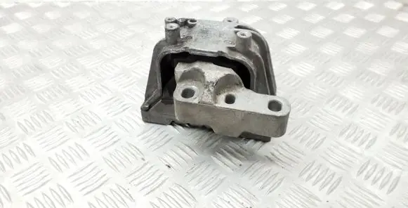 Volkswagen PASSAT B7 Engine mount bracket 1K0199262CR