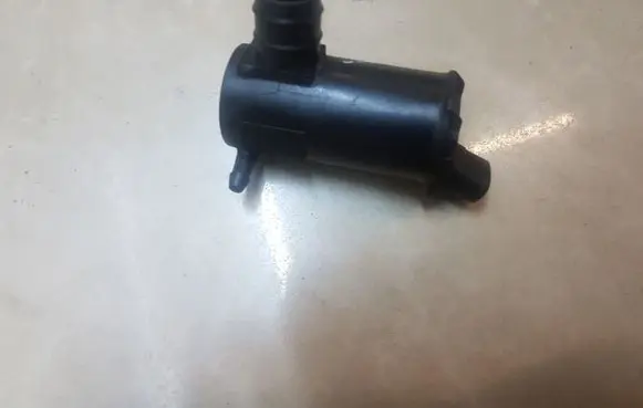Volvo V70 Windscreen/windshield washer pump