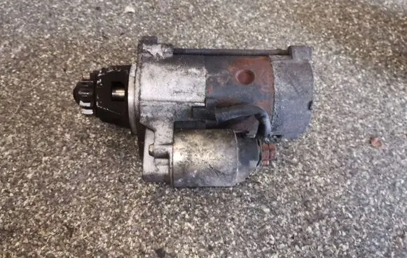 Nissan X-Trail T30 Starter motor 233008H801