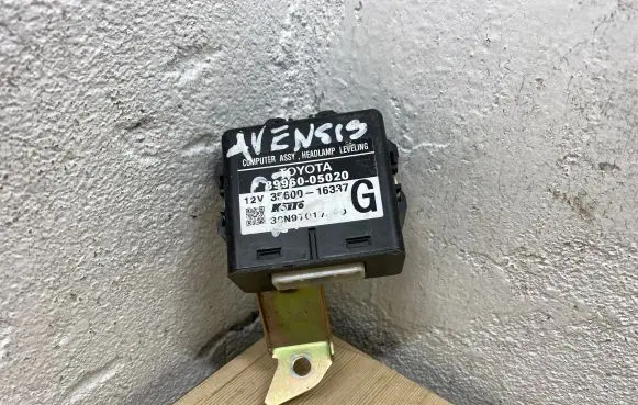 Toyota Avensis T250 Light module LCM 8996005020 3560016337 39N97017390